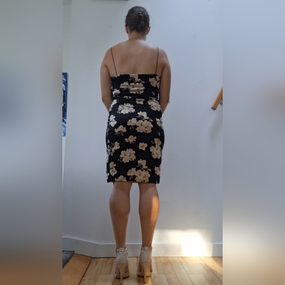 Velvet dress - Picture 2 of 8